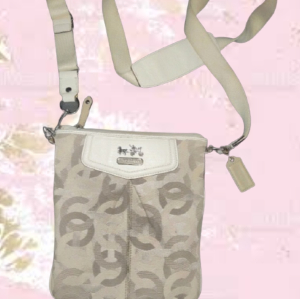 Coach Logo Design Cross body Purse